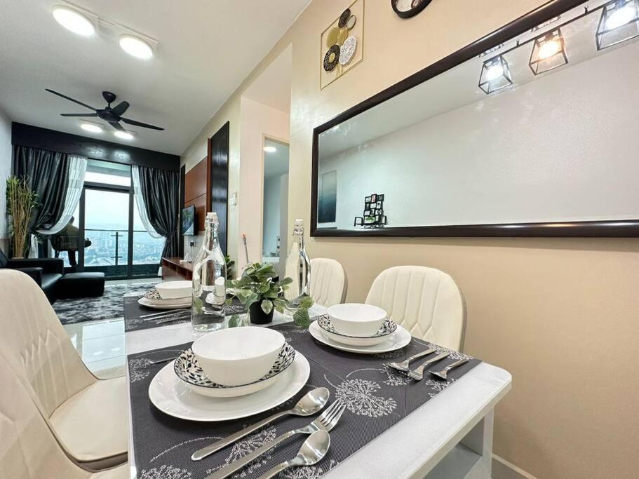 Апартаменты Legasi At Kampong Bahru With Full Kl View, 10Min Walk Train Station & Klcc Куала-Лумпур Экстерьер фото