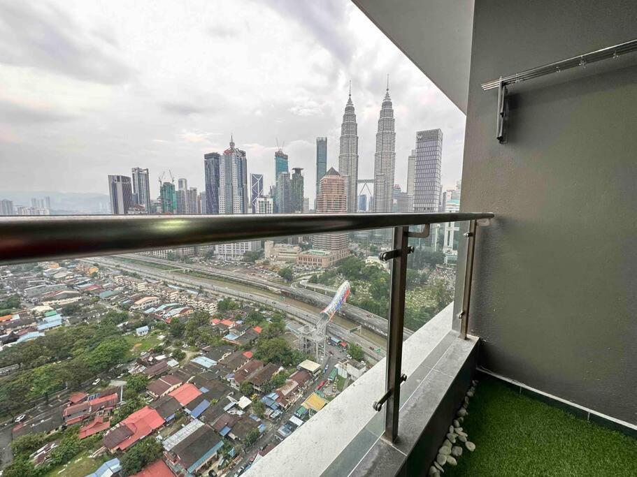 Апартаменты Legasi At Kampong Bahru With Full Kl View, 10Min Walk Train Station & Klcc Куала-Лумпур Экстерьер фото