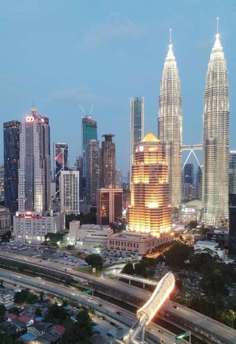 Апартаменты Legasi At Kampong Bahru With Full Kl View, 10Min Walk Train Station & Klcc Куала-Лумпур Экстерьер фото