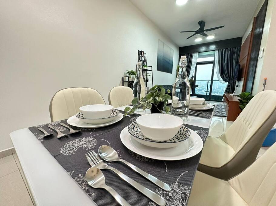 Апартаменты Legasi At Kampong Bahru With Full Kl View, 10Min Walk Train Station & Klcc Куала-Лумпур Экстерьер фото