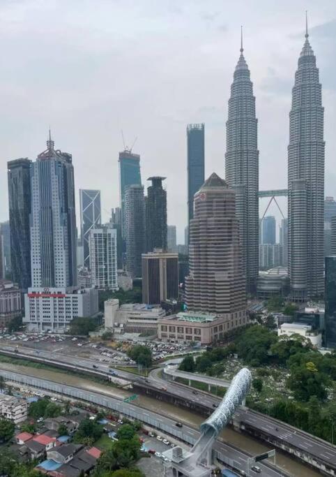 Апартаменты Legasi At Kampong Bahru With Full Kl View, 10Min Walk Train Station & Klcc Куала-Лумпур Экстерьер фото
