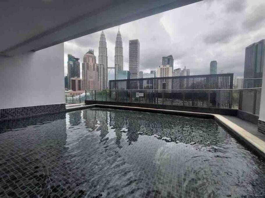 Апартаменты Legasi At Kampong Bahru With Full Kl View, 10Min Walk Train Station & Klcc Куала-Лумпур Экстерьер фото