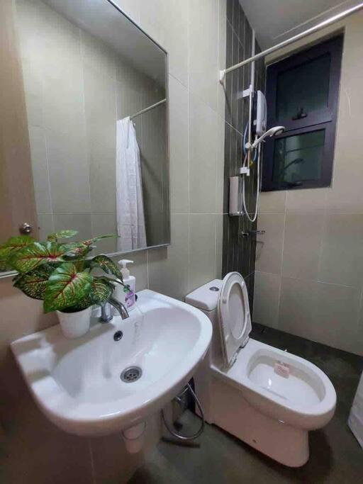 Апартаменты Legasi At Kampong Bahru With Full Kl View, 10Min Walk Train Station & Klcc Куала-Лумпур Экстерьер фото